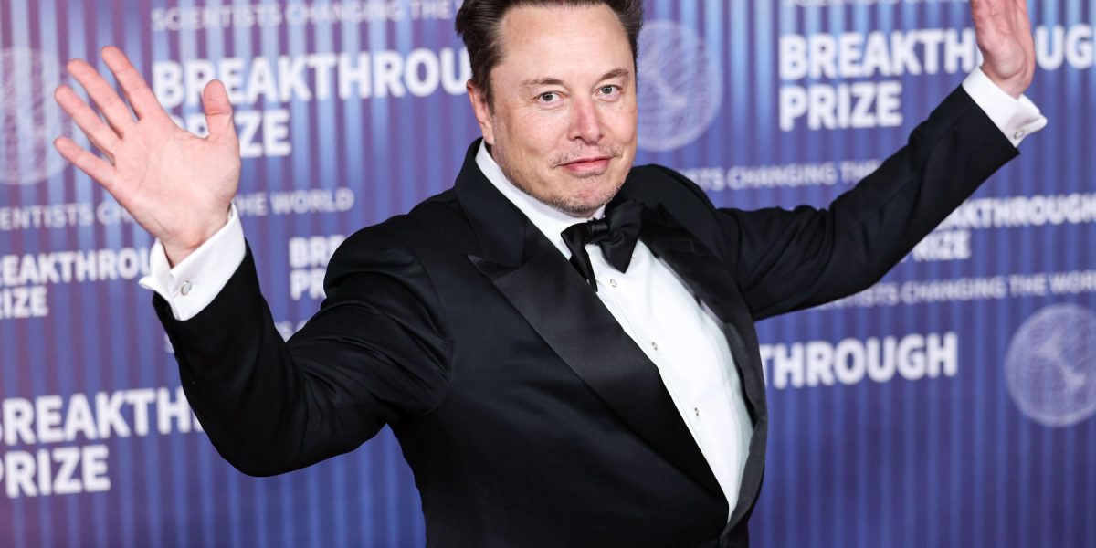 SpaceX, cumpărând o altă companie a lui Musk, vizează crearea unui „soare conștient”