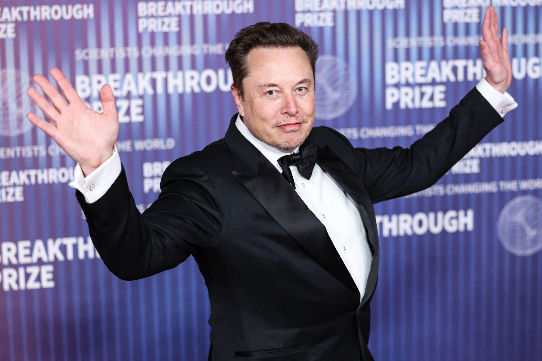 SpaceX, cumpărând o altă companie a lui Musk, vizează crearea unui „soare conștient”