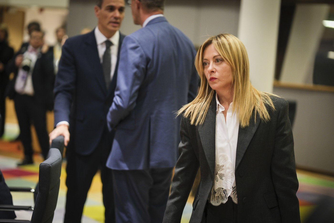 Giorgia Meloni avertizează asupra crizei de autonomie strategică a Uniunii Europene Premierul italian, Giorgia Meloni, a evidențiat recent o problemă acută cu impact pe termen lung pentru Uniunea Europeană: autonomia sa strategică se află în pericol