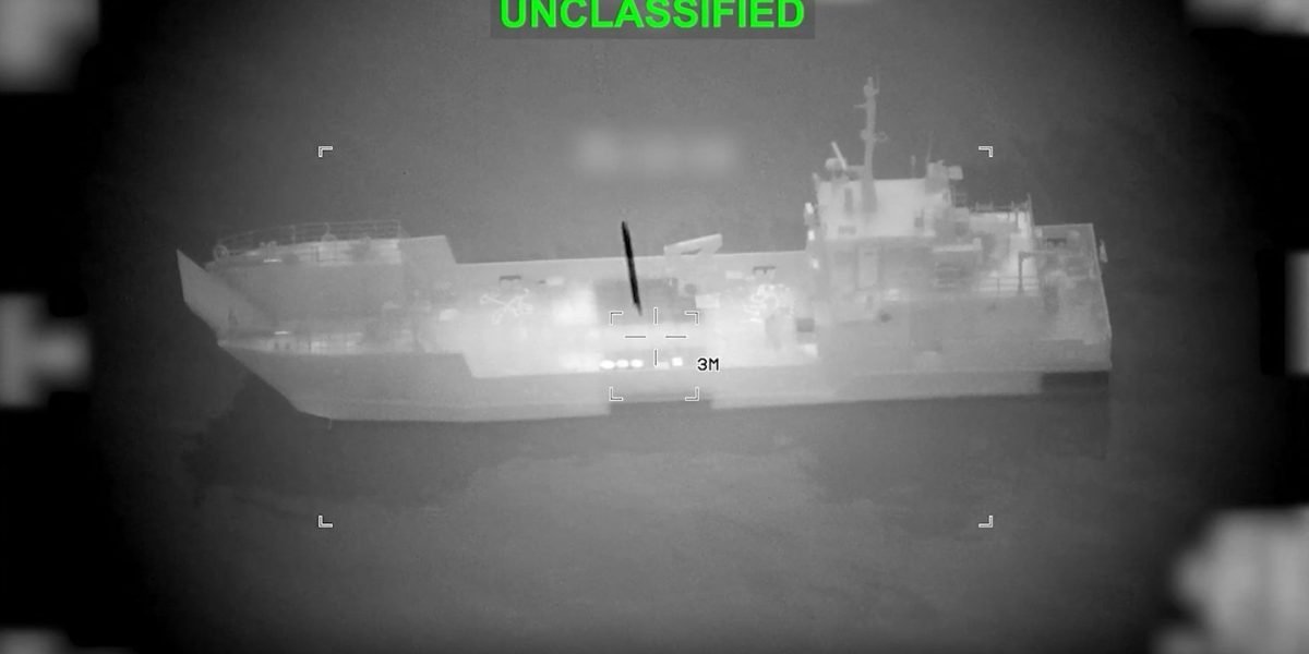 Statele Unite au publicat înregistrări cu loviturile asupra flotei iraniene de minare, inclusiv asupra a 16 nave distruse în apropierea Strâmtorii Ormuz Președinția americană anunță o operațiune militară majoră în Golful Persic, după ce forțele din SUA au doborât, marti, o flotă iraniană de nave de atac miniere în apropierea Strâmtorii Ormuz