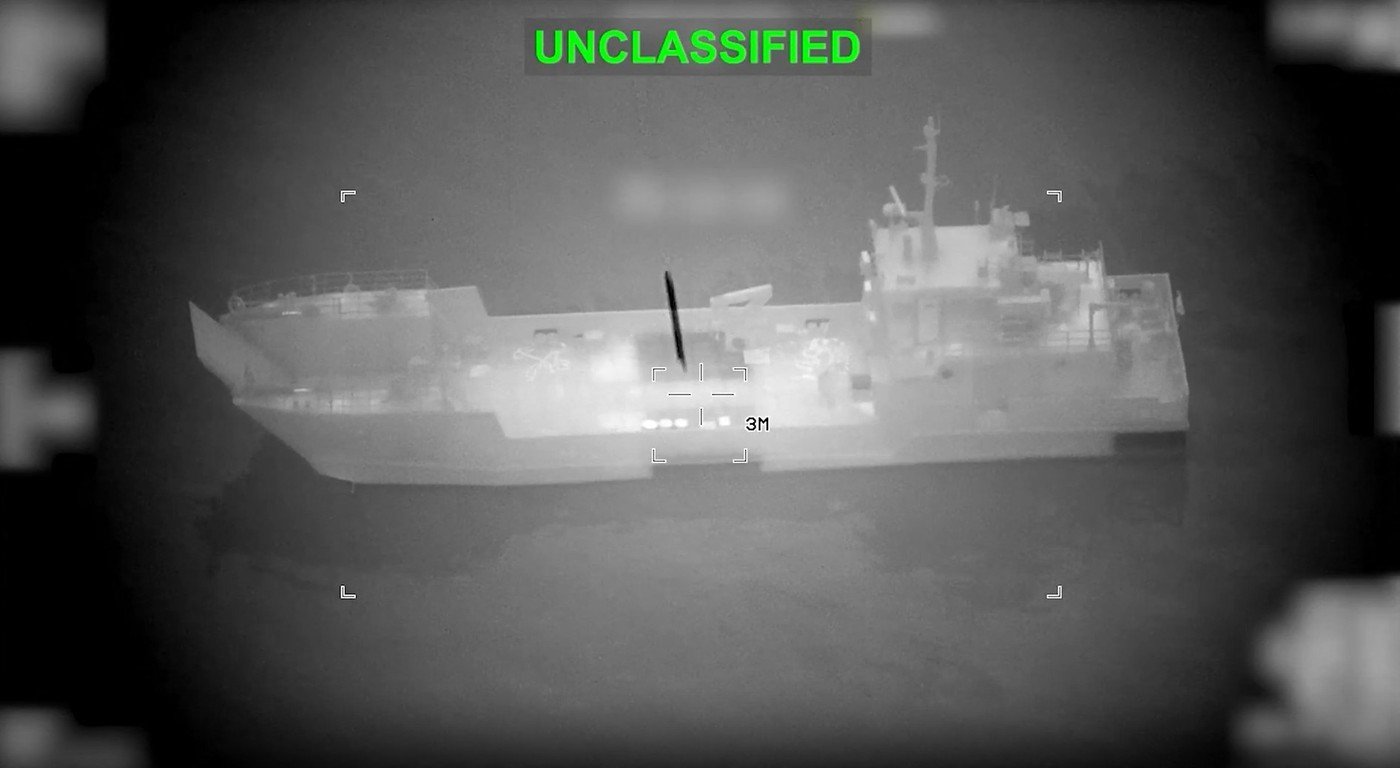 Statele Unite au publicat înregistrări cu loviturile asupra flotei iraniene de minare, inclusiv asupra a 16 nave distruse în apropierea Strâmtorii Ormuz Președinția americană anunță o operațiune militară majoră în Golful Persic, după ce forțele din SUA au doborât, marti, o flotă iraniană de nave de atac miniere în apropierea Strâmtorii Ormuz