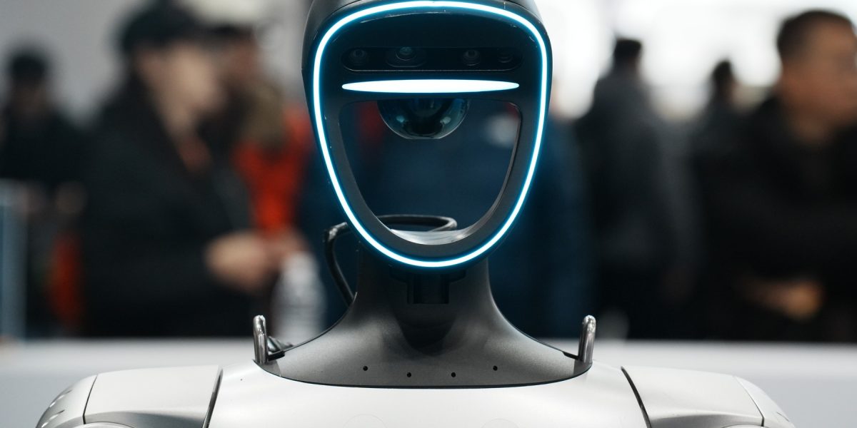 Robotul dansator devine star neaşteptată și neașteptat de comică într-un restaurant chinezesc din California Un incident mai mult comic decât periculos a avut loc recent într-un restaurant de succes din Silicon Valley, unde un robot programat să execute mișcări de dans a devenit protagonistul unei scene de neuitat, spărgând farfurii și aruncând bețișoare pentru mâncare pe podea