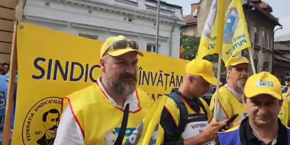 Profesorii din învățământul preuniversitar se mobilizează contra presiunilor pentru participarea la simulările naționale Federațiile reprezentative ale profesorilor din învățământul preuniversitar sunt în alertă de mai multe luni, iar recent au lansat un apel ferm către cadrele didactice, avertizând asupra presiunilor excesive din partea autorităților în contextul organizării simulărilor pentru examenele naționale din acest an