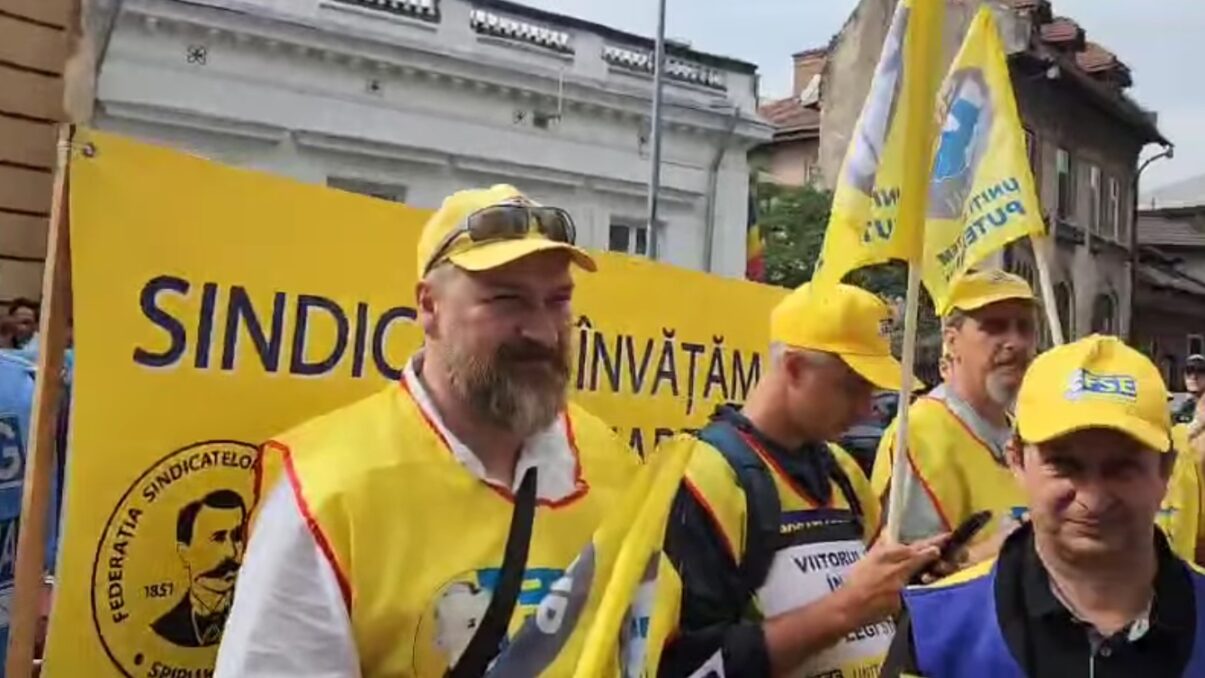 Profesorii din învățământul preuniversitar se mobilizează contra presiunilor pentru participarea la simulările naționale Federațiile reprezentative ale profesorilor din învățământul preuniversitar sunt în alertă de mai multe luni, iar recent au lansat un apel ferm către cadrele didactice, avertizând asupra presiunilor excesive din partea autorităților în contextul organizării simulărilor pentru examenele naționale din acest an