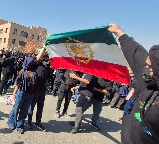 Iran: Serviciul secret al Gardienilor Revoluției avertizează populația să nu protesteze și pregătește o represaliere violente