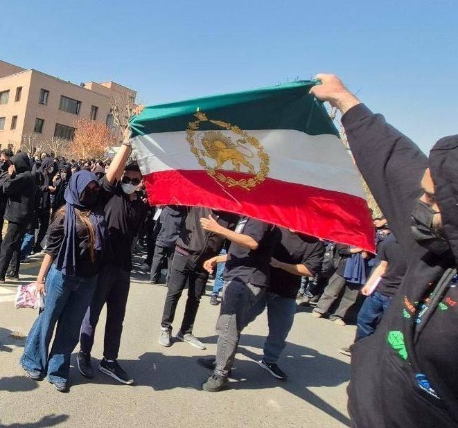Iran: Serviciul secret al Gardienilor Revoluției avertizează populația să nu protesteze și pregătește o represaliere violente