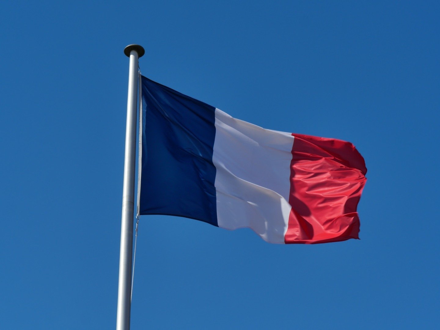Franța se află printre cele circa 15 țări din regiunea Orientului Mijlociu afectate de conflictele armate, numărând în jur de 400.000 de conaționali români, francezi și cetățeni ai altor naționalități