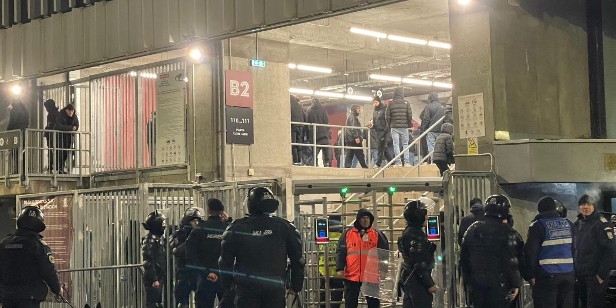 Tensiunile și incidentele violente de la meciul dintre Rapid București și Petrolul Ploiești s-au încheiat cu măsuri ferme din partea autorităților, care au dispus sancțiuni și percheziții de amploare