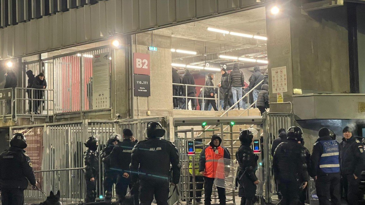 Tensiunile și incidentele violente de la meciul dintre Rapid București și Petrolul Ploiești s-au încheiat cu măsuri ferme din partea autorităților, care au dispus sancțiuni și percheziții de amploare
