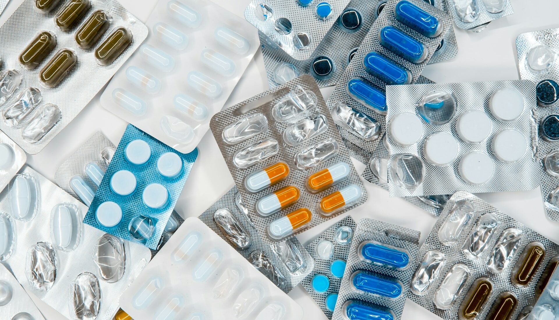 Locuitorii din Sectorul 1 pot beneficia de un sprijin financiar anual pentru medicamente, în valoare de până la 2.000 de lei, program destinat persoanelor aflate în situații dificile