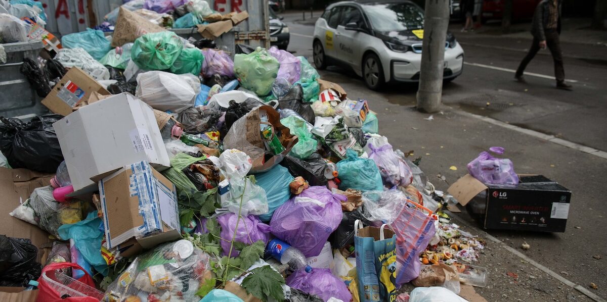 Consiliul Local al Sectorului 1 a aprobat marți, 31 martie 2026, studiul de oportunitate pentru înființarea unei societăți proprii de salubritate, marcând o etapă semnificativă în încercarea administrației de a-și gestiona personal serviciile de curățenie și deșeuri în zonă