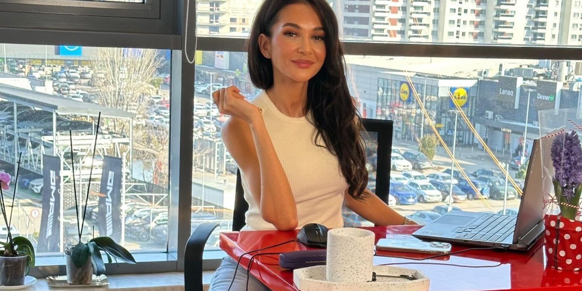 După o perioadă marcată de controverse și tensiuni publice, Ruxandra Luca pare să își reia timid, dar sigur, locul în lumina reflectoarelor