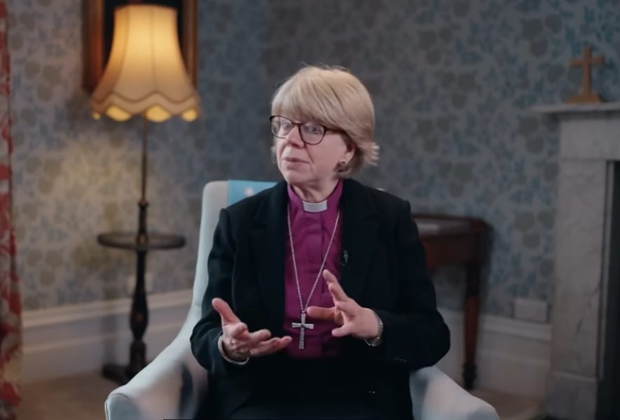 Sarah Mullally devine prima femeie în istoria de aproape 1.500 de ani a Arhiepiscopiei de Canterbury O zi istorică pentru Biserica Angliei și pentru în niciun caz mai puțin pentru întreaga Christianitate a Angliei a avut loc miercuri, când Sarah Mullally a fost învestită oficial ca Arhiepiscop de Canterbury