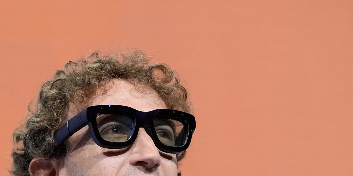 Autoritățile din mai multe țări iau în dezbatere controversele legate de ochelarii inteligenți Meta, după ce au fost raportate posibile vulnerabilități legate de accesul neautorizat la videoclipuri private ale utilizatorilor