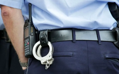 Polițist de frontieră cercetat pentru corupție: a pretins și a primit peste 4.500 de euro pentru a favoriza un șofer cu permis suspendat Un agent de poliție de frontieră din județul Dolj se află în centrul unor acuzații grave de corupție, după ce a fost reținut pentru luare de mită și trafic de influență