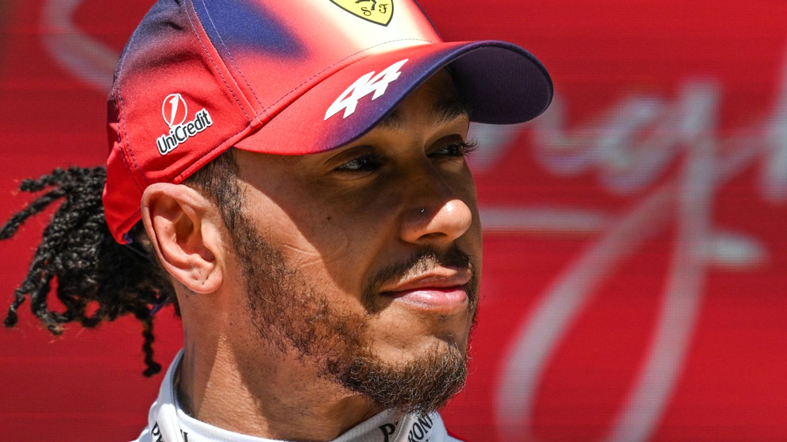 Lewis Hamilton a ieșit din shake-up-ul calificărilor de la Marele Premiu din Shanghai, sugerând că Mercedes dispune de o putere suplimentară în motor pe care nu o folosește în mod complet până în momentul momentului crucial al sesiunii