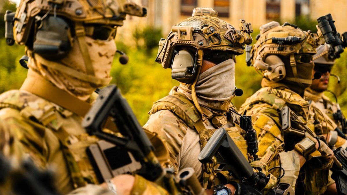 Statele Unite au intensificat recent operațiunile militare împotriva Iranului, folosind pentru prima dată arme modernizate cu tehnologii de inteligență artificială, conform informațiilor recent publicate