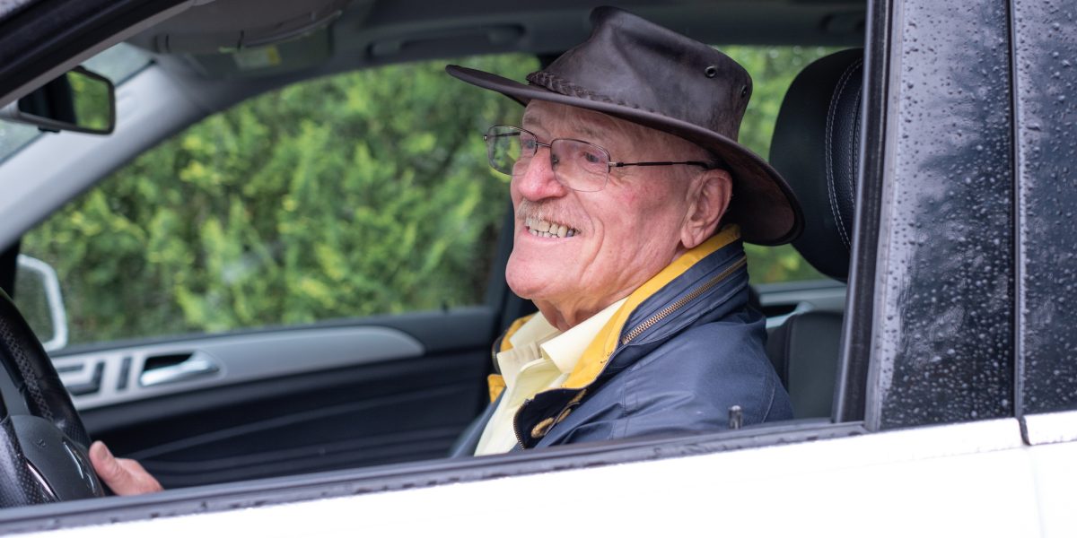 Siguranța rutieră sub semnul întrebării: incidentele provocate de șoferii vârstnici devin o preocupare tot mai acută Luna aprilie 2026 a readus în prim-plan discuția despre siguranța pe șosele din România, după ce o serie de accidente grave au fost provocate de conducători auto cu vârste de peste 80 de ani