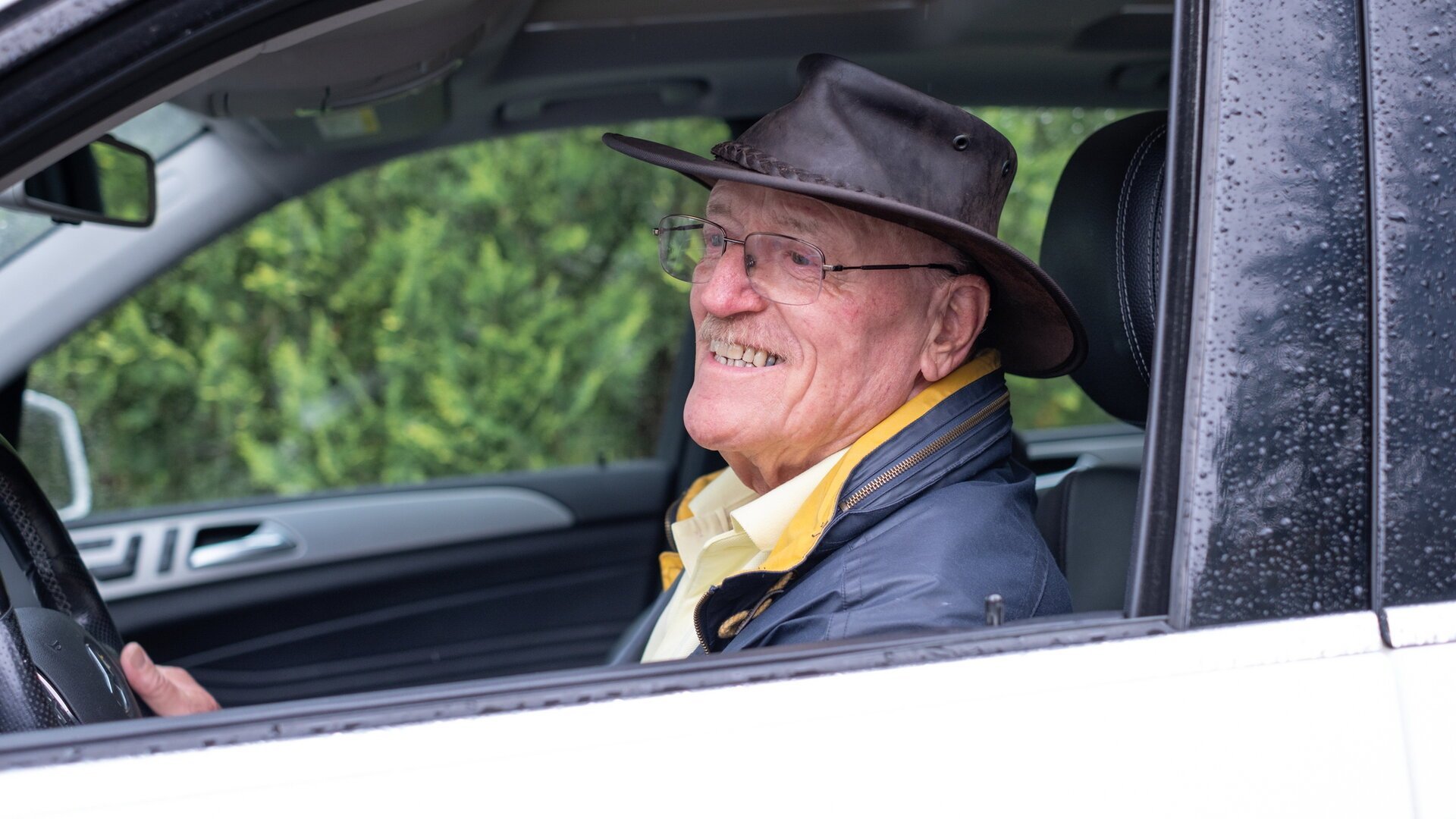 Siguranța rutieră sub semnul întrebării: incidentele provocate de șoferii vârstnici devin o preocupare tot mai acută Luna aprilie 2026 a readus în prim-plan discuția despre siguranța pe șosele din România, după ce o serie de accidente grave au fost provocate de conducători auto cu vârste de peste 80 de ani