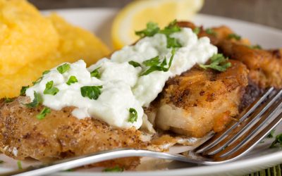 Sosul tartar, acompaniamentul preferat pentru peștele prăjit sau pane, a câștigat popularitate în bucătăriile din întreaga lume pentru gustul său cremos și acidulat, dar și pentru modul rapid și simplu de preparare