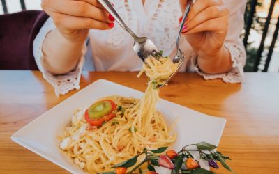 În lumea gastronomiei, spaghetele nu sunt doar un simbol al bucătăriei italiene, ci și o experiență culturală ce impune respectarea unor reguli nescrise
