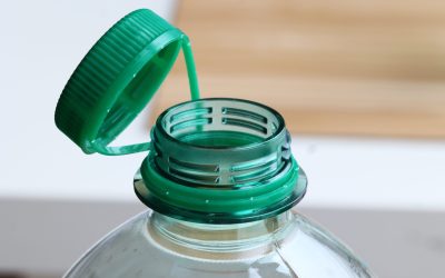 Sticla de apă reutilizabilă poate păstra mai mult decât simpla apă dacă nu este curățată corect