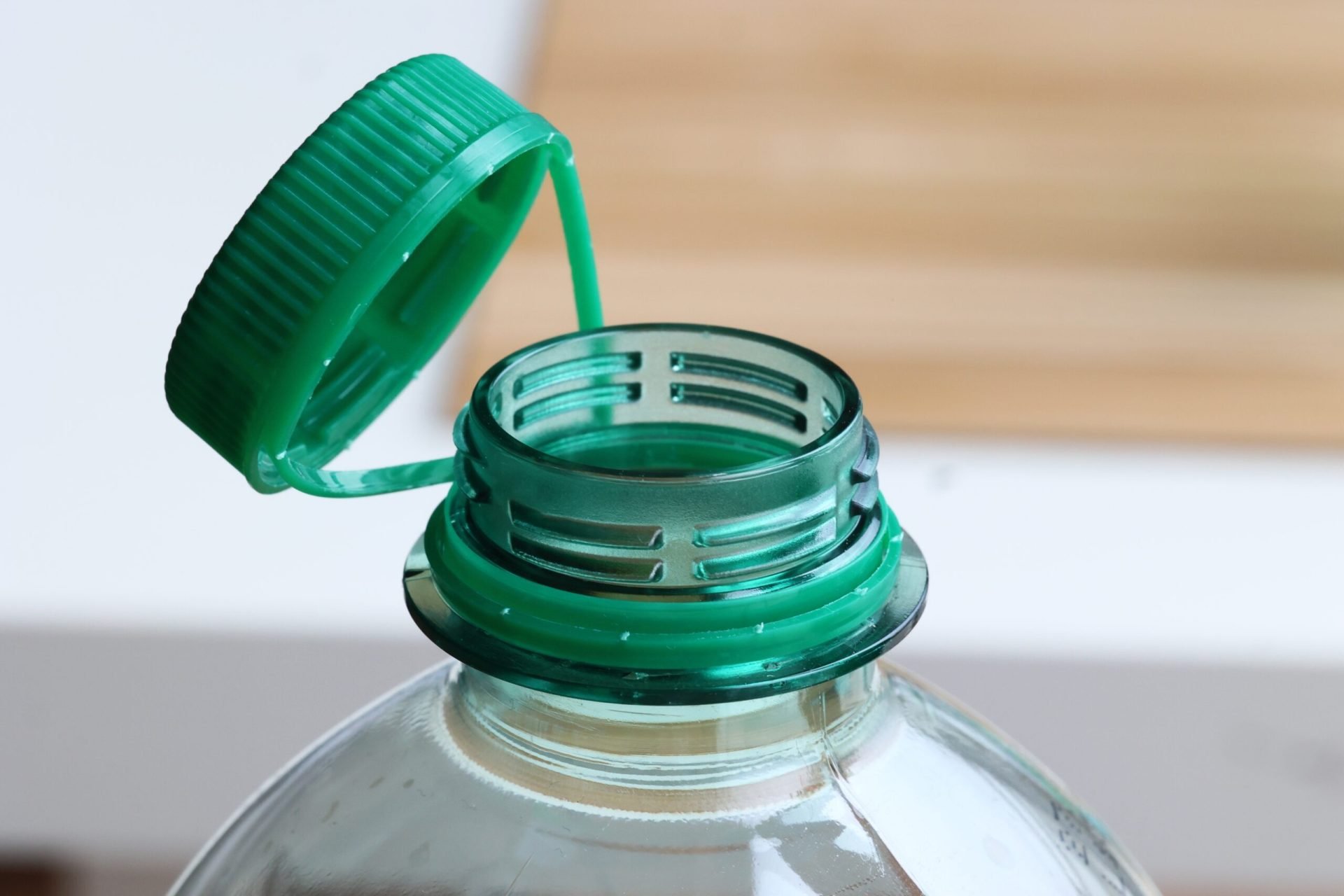 Sticla de apă reutilizabilă poate păstra mai mult decât simpla apă dacă nu este curățată corect