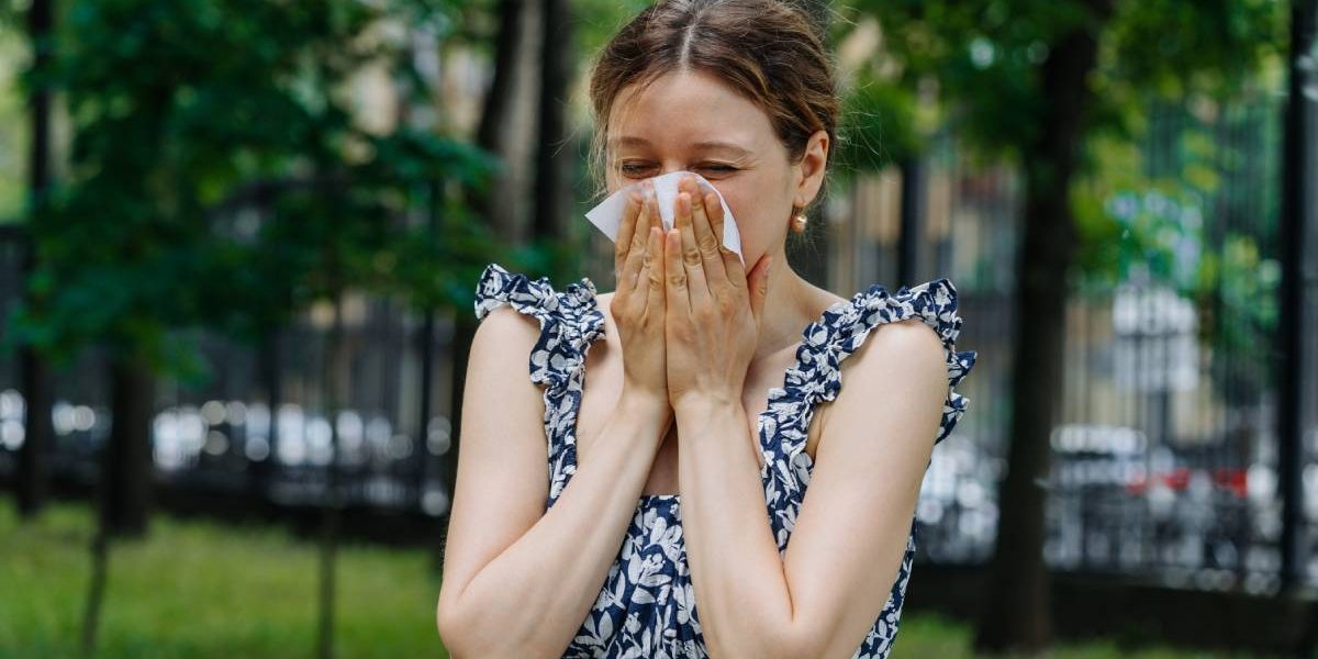 Un concomitent și adesea iritant simptom al sezonului primăvăratec, strănutul cauzat de alergiile sezoniere, ar putea avea acum o armă neașteptată în lupta cu disconfortul