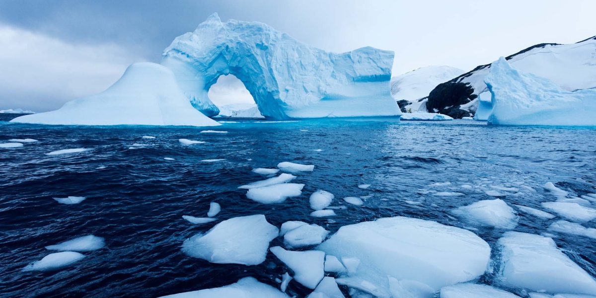 Incendiul șocant din peisajul științific: gheata antică din Alaska se decolorează sub ochii cercetătorilor, punând în pericol una dintre cele mai importante comoare ale istoriei climatici Unul dintre cele mai semnificative dezvăluiri ale recentelor cercetări din Alaska s-a transformat într-un semnal de alarmă pentru comunitatea mondială