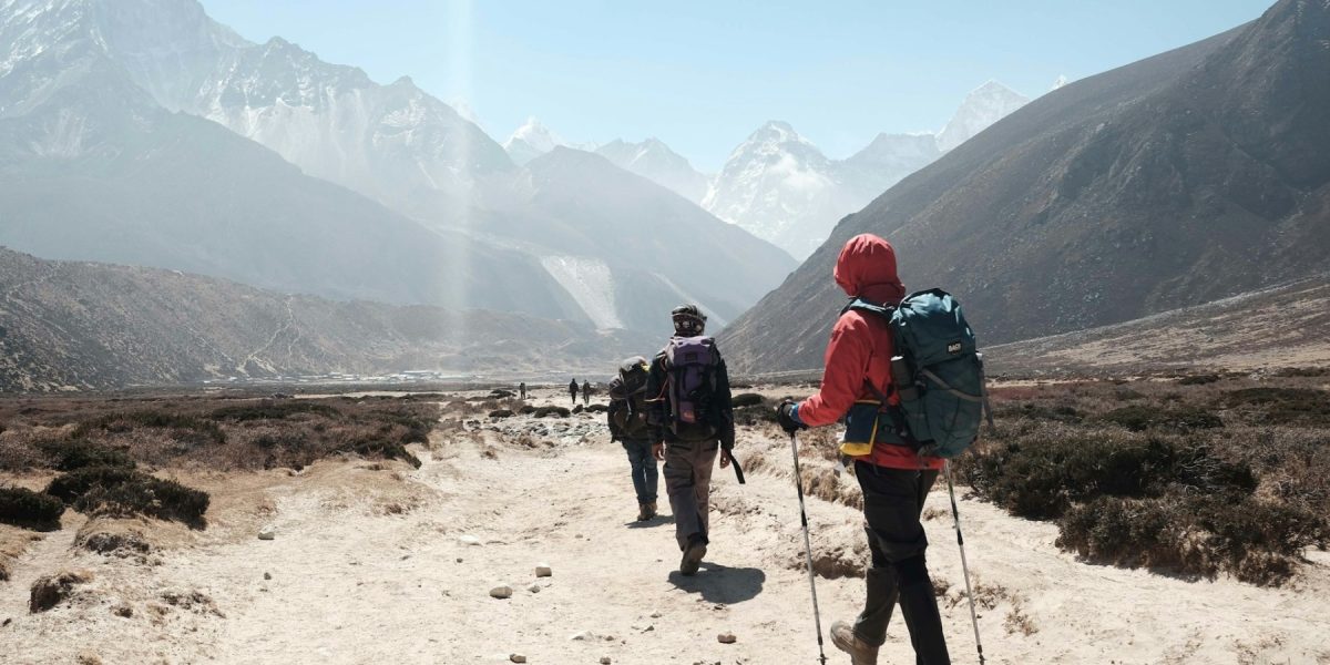 Provocare inedită pentru iubitorii de aventură: o plăcuță din alamă ascunsă la baza Everestului, răsplată pentru curajoși O inițiativă surprinzătoare a apărut recent în peisajul aventurilor montane din România, menită să stimuleze spiritul de explorare și să atragă atenția asupra frumuseții și misterelor munților