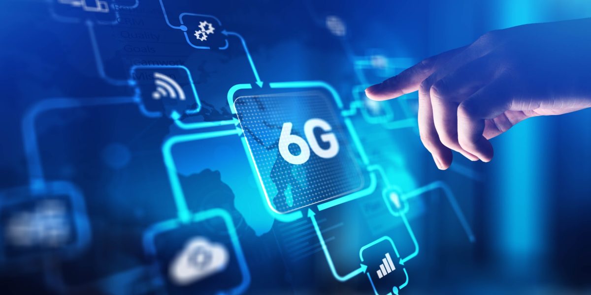 Nvidia, cel mai valoros gigant din industria tehnologică mondială, și-a îndreptat acum atenția către viitorul telecomunicațiilor, vizând dezvoltarea unei rețele de generație a șasea (6G), capabilă să susțină fără precedent serviciile bazate pe inteligență artificială (AI)