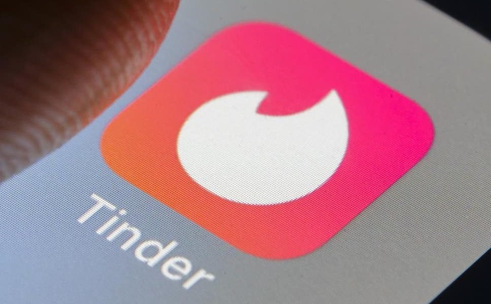 Tinder, una dintre cele mai populare aplicații de dating din lume, își propune să ridice experiența utilizatorilor la un nou nivel prin integrarea inteligenței artificiale (AI)