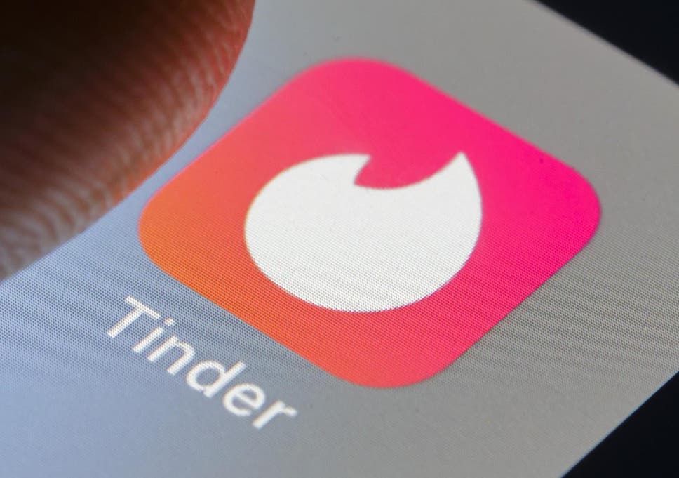 Tinder, una dintre cele mai populare aplicații de dating din lume, își propune să ridice experiența utilizatorilor la un nou nivel prin integrarea inteligenței artificiale (AI)