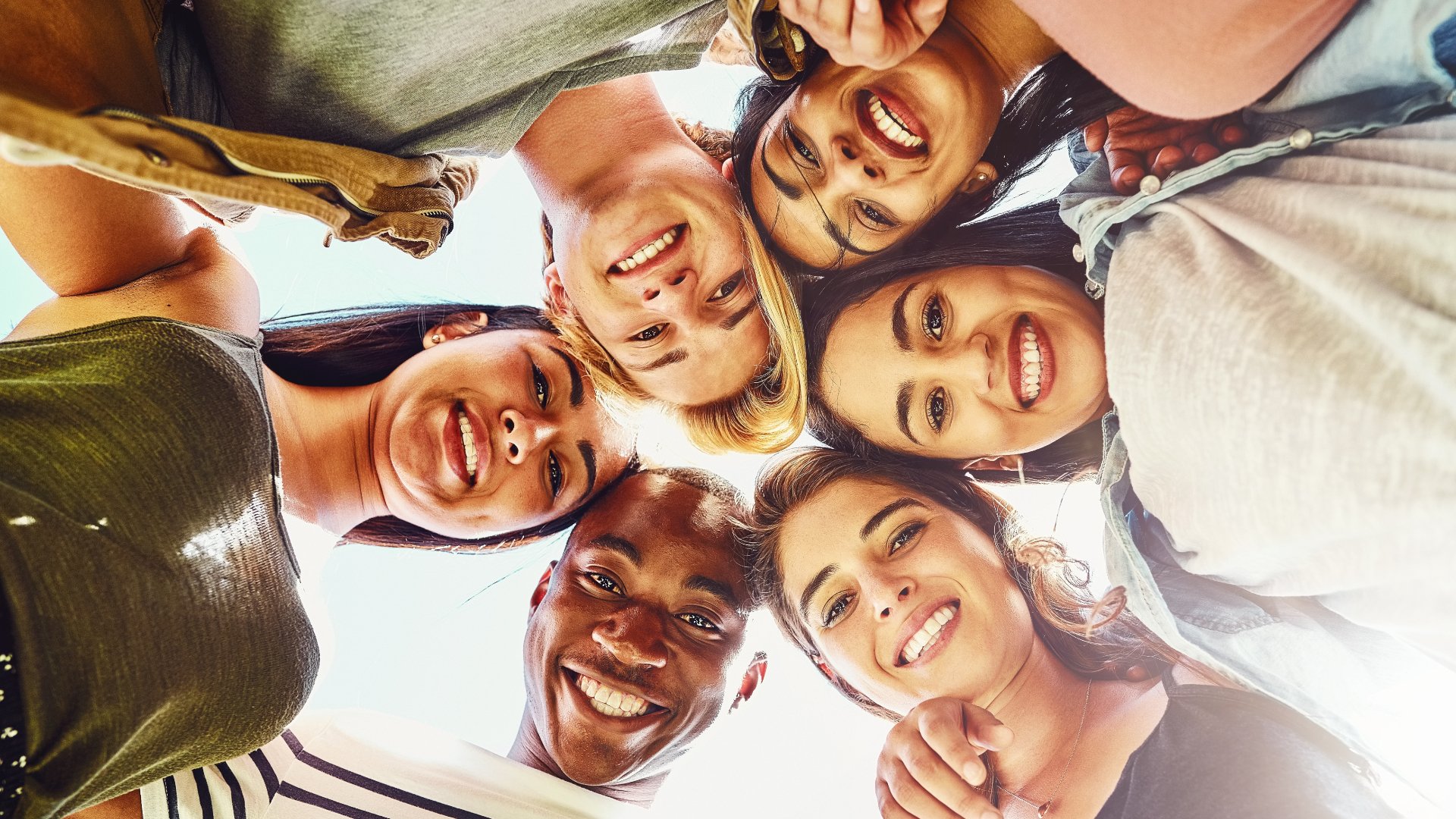 Adolescenții români au imagine clară despre valorile familiale și rolul femeii în societate, dar încă resimt exemple negative din propriile case Un fapt îngrijorător și, totodată, revelator pentru percepțiile tinerei generații despre familie a fost evidențiat recent într-un studiu realizat de World Vision România