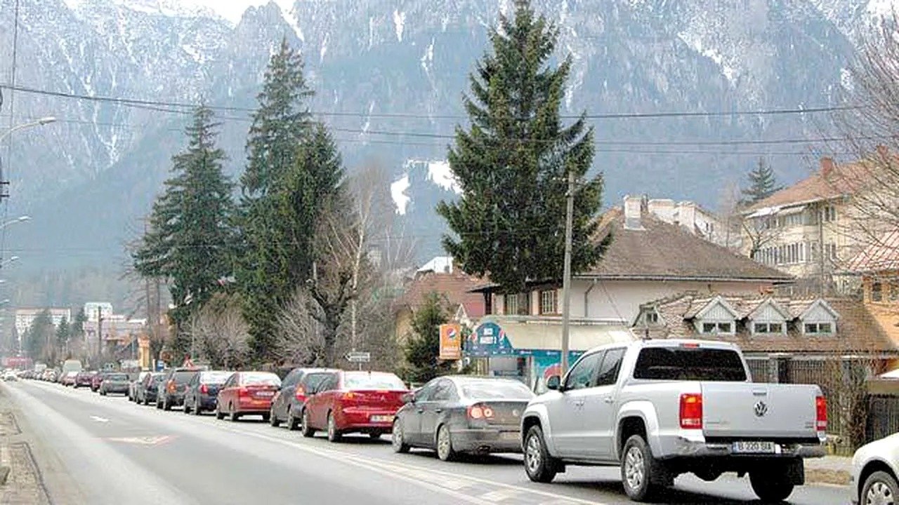 Traficul de sărbători înregistrează blocaje și aglomerații majore în zonele cele mai circulate din țară Traficul rutier de sărbători devine, din nou, o provocare pentru șoferii care se aventurează pe drumurile principale ale României