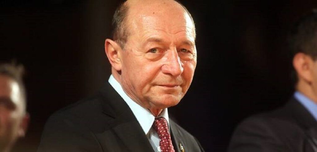 Traian Băsescu avertizează asupra riscurilor de securitate generate de prezența militară americană în România Fostul președinte al României, Traian Băsescu, a lansat un avertisment dur în contextul actual al tensiunilor internaționale, subliniind preocupările legate de prezența echipamentelor militare americane în două baze importante din țară