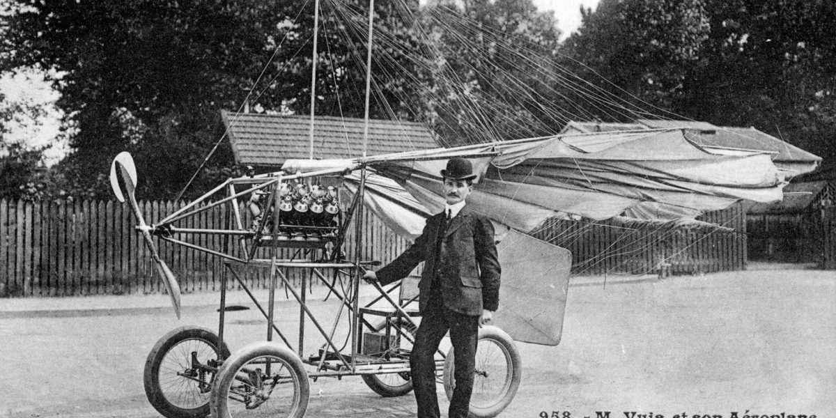 Primul zbor al lui Traian Vuia: momentul care a schimbat pentru totdeauna lumea aviației Pe un câmp din apropierea Parisului, în satul Montesson, se scria o pagină crucială din istoria tehnologiei și a aventurii omenirii