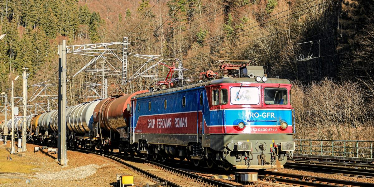 Transportul feroviar de marfă, un sector strategic pentru economia României, este în pericol de prăbușire, în condițiile în care autoritățile continuă să ignorare semnalele de alarmă și să favorizeze tot mai mult transportul rutier