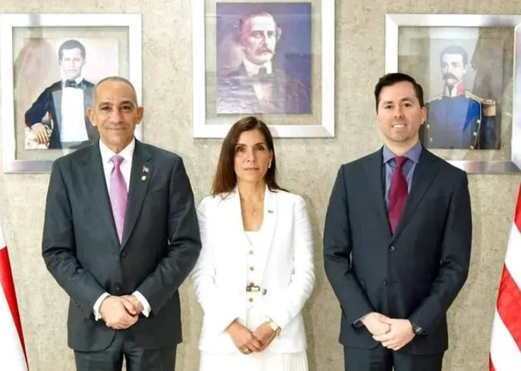 Reapertura oficială a biroului DEA în Republica Dominicană după o pauză de mai multe luni Santo Domingo a fost martorul unei încercări de reafirmare a angajamentului comun în lupta împotriva criminalității transnaționale