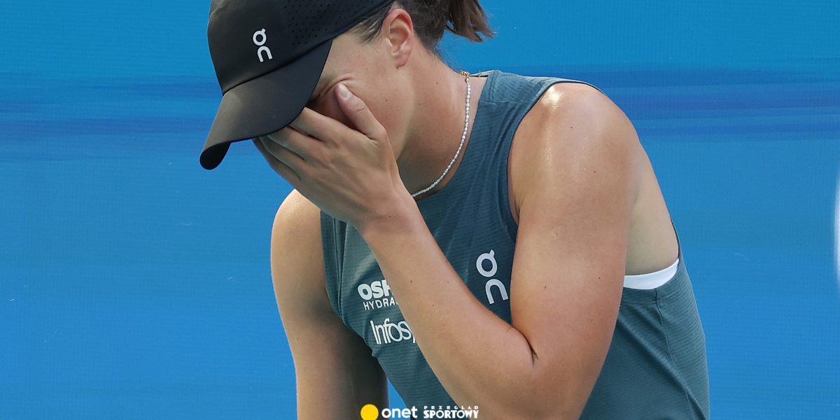 Iga Świątek trece printr-o perioadă dificilă, după ce a fost eliminată de Magda Linette în turul al doilea al turneului de la Miami, într-o partidă extrem de tensionată și dezorganizată