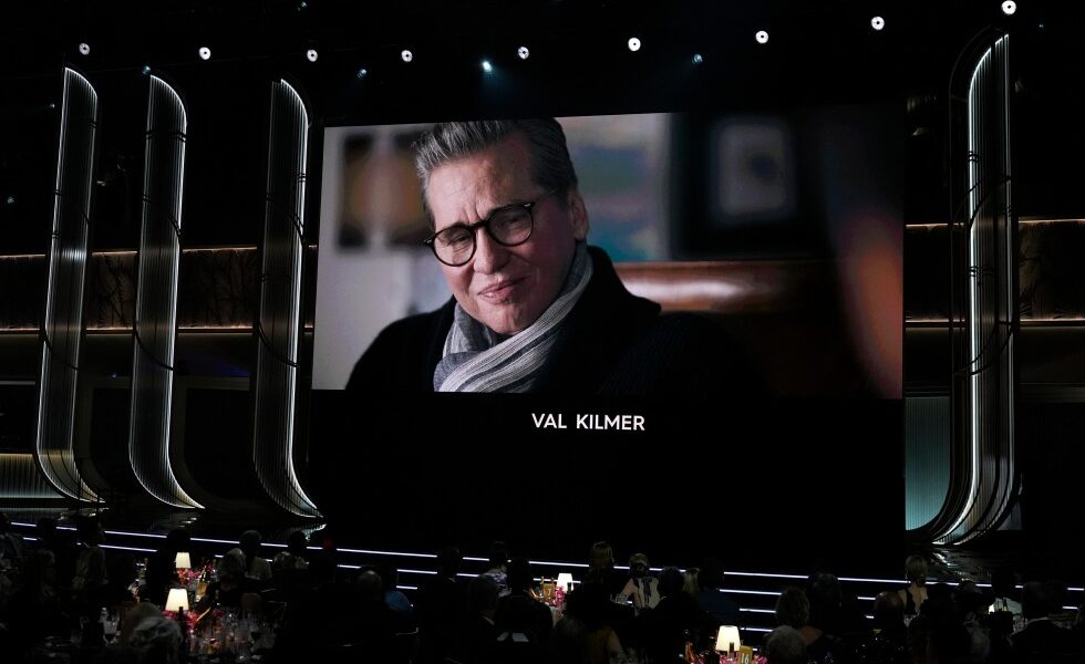 Val Kilmer revine pe marele ecran, dar nu în mod tradițional, ci printr-o tehnologie emergentă care îi testează limitele și etica în cinematografie