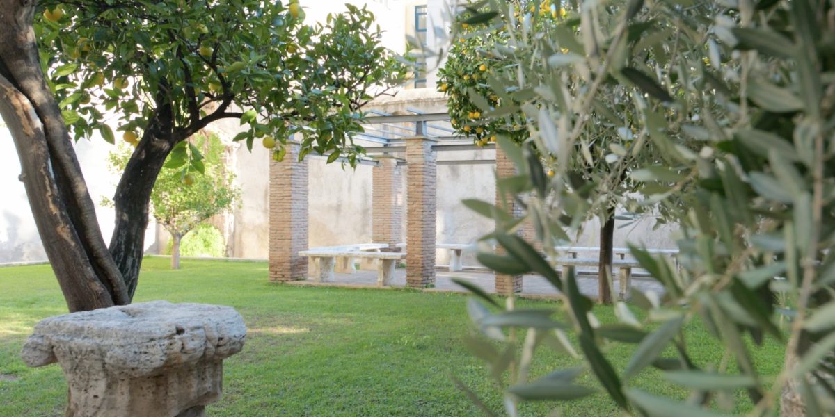 Palat istoric din centrul Romei, legat de Papa Ioan Paul al II-lea, scoasă la vânzare Un imobil cu o încărcătură istorică și spirituală remarcabilă a fost recent introdus pe piața imobiliară din Italia