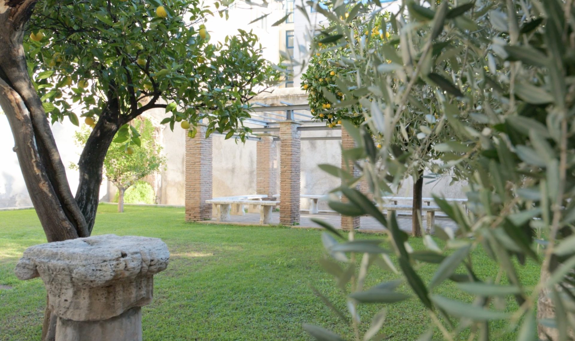 Palat istoric din centrul Romei, legat de Papa Ioan Paul al II-lea, scoasă la vânzare Un imobil cu o încărcătură istorică și spirituală remarcabilă a fost recent introdus pe piața imobiliară din Italia