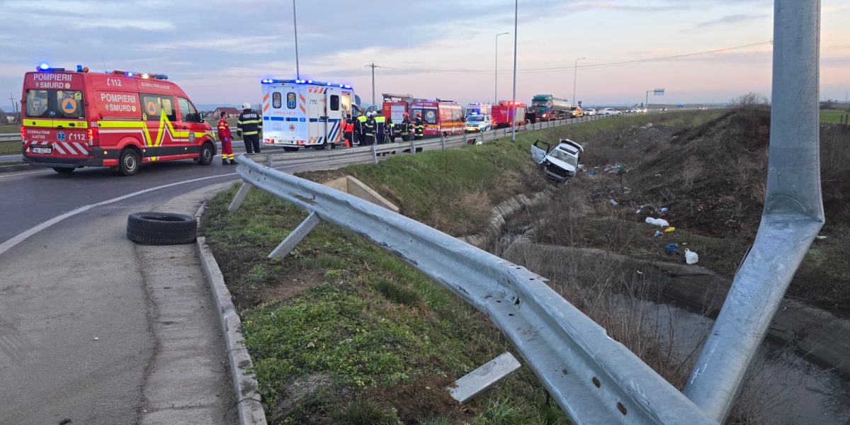 Accident grav în Satu Mare: două persoane încarcerate și o victimă în stare critică după răsturnarea unui autoturism în apropiere de Centura Ocolitoare Un accident rutier extrem de grav s-a produs astăzi în municipiul Satu Mare, în zona Sătmărel, cereând intervenția promptă a serviciilor de urgență