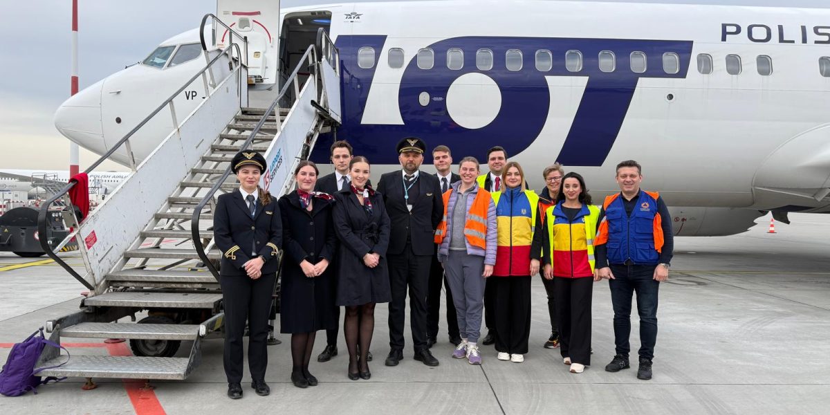 Românii evacuați din Orientul Mijlociu înapoi acasă, cu sprijinul Uniunii Europene Trei sute de cetățeni români aflați în zone de conflict din Orientul Mijlociu au fost aduși în siguranță în România, luni, în cadrul unui operațiuni speciale de evacuare gestionată de UE