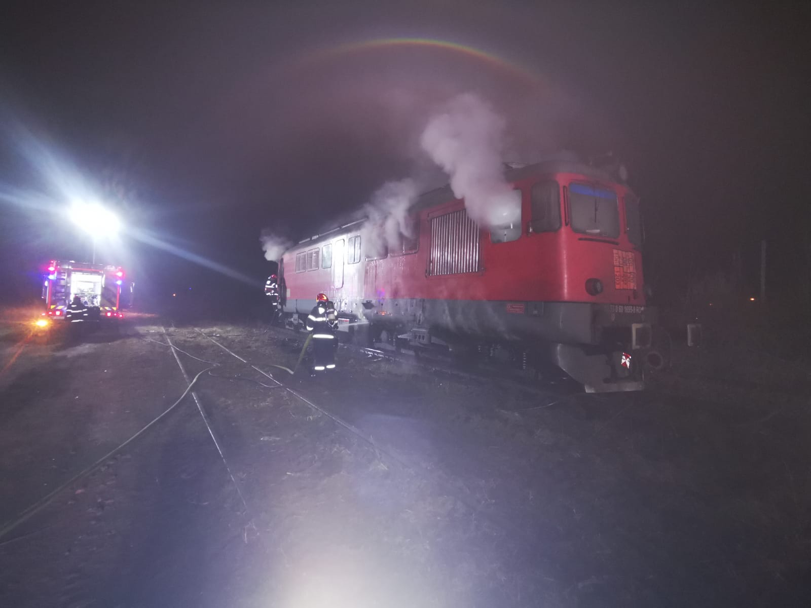 Incendiul izbucnit la o locomotivă în gara din Oradea a fost cu adevărat o situație care putea degenera, dar intervenția rapidă a echipajelor de pompieri a reușit să limiteze pagubele și să evite un dezastru de proporții