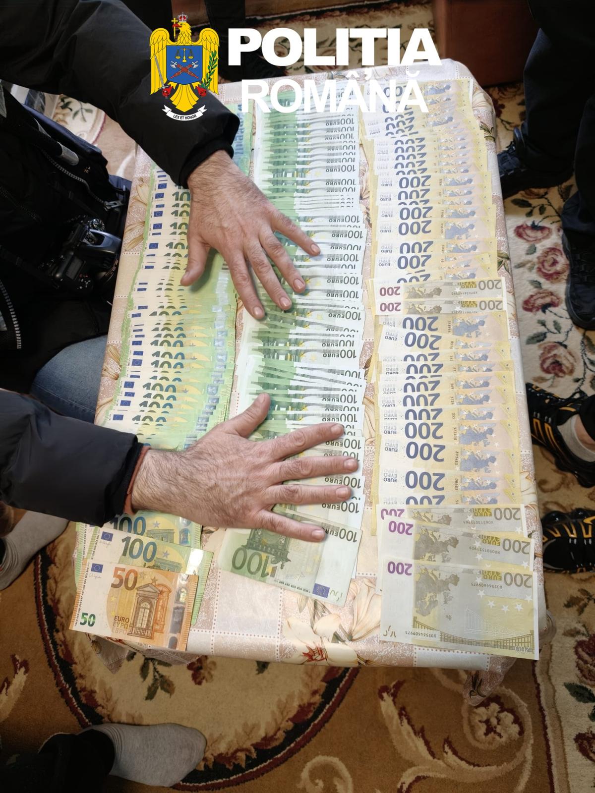 Tensiuni în lumea criminalității organizate din Arad: poliție combate camătă și șantaj Polițiștii din cadrul Serviciului de Investigații Criminale din Arad, sprijiniți de procurori din cadrul Parchetului de pe lângă Judecătoria Arad, au efectuat sâmbătă dimineață o serie de percheziții în mai multe locații din oraș, în cadrul unei anchete care vizează activități ilegale de camătă și șantaj