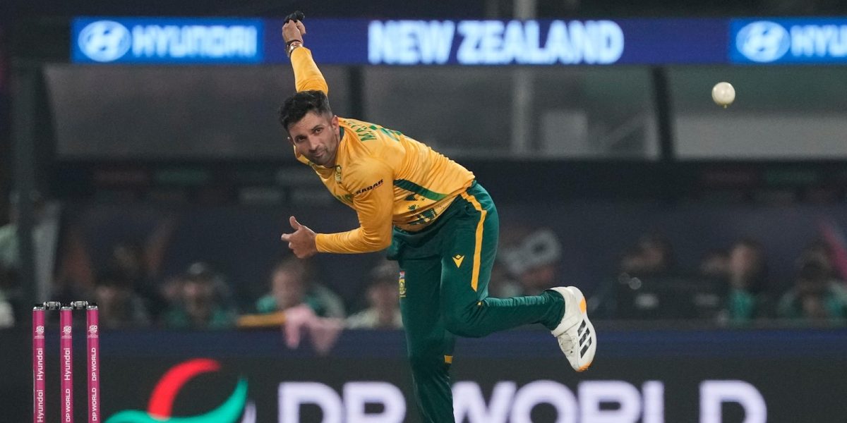 Crucialul meci de cricket dintre Noua Zeelandă și Africa de Sud a început cu alegerea înțeleaptă a gazdelor Wellington a fost scena unui meci tensionat în cadrul celui de-al patrulea joc din seria de T20 între Noua Zeelandă și Africa de Sud, cu gazdele optând pentru bowling după ce au câștigat aruncarea