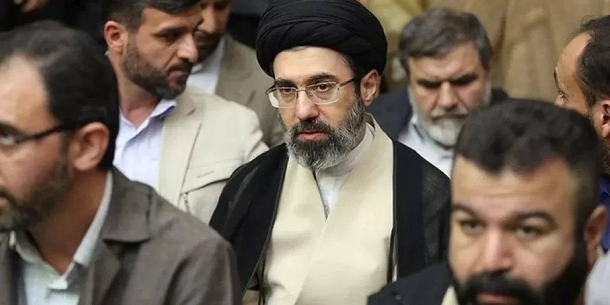 Fiul lui Khamenei, posibil noul lider suprem al Iranului, stârnește anticipate în politica islamică Odată cu moartea lui Ali Khamenei, liderul suprem al Iranului, atenția internațională s-a mutat către procesul incipient de alegere a noului conducător suprem al Republicii Islamice