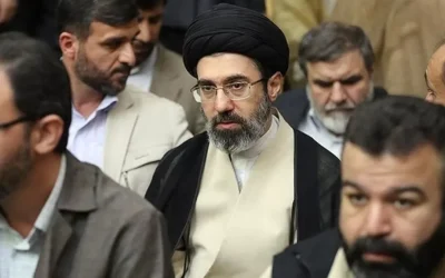 Fiul lui Khamenei, posibil noul lider suprem al Iranului, stârnește anticipate în politica islamică Odată cu moartea lui Ali Khamenei, liderul suprem al Iranului, atenția internațională s-a mutat către procesul incipient de alegere a noului conducător suprem al Republicii Islamice